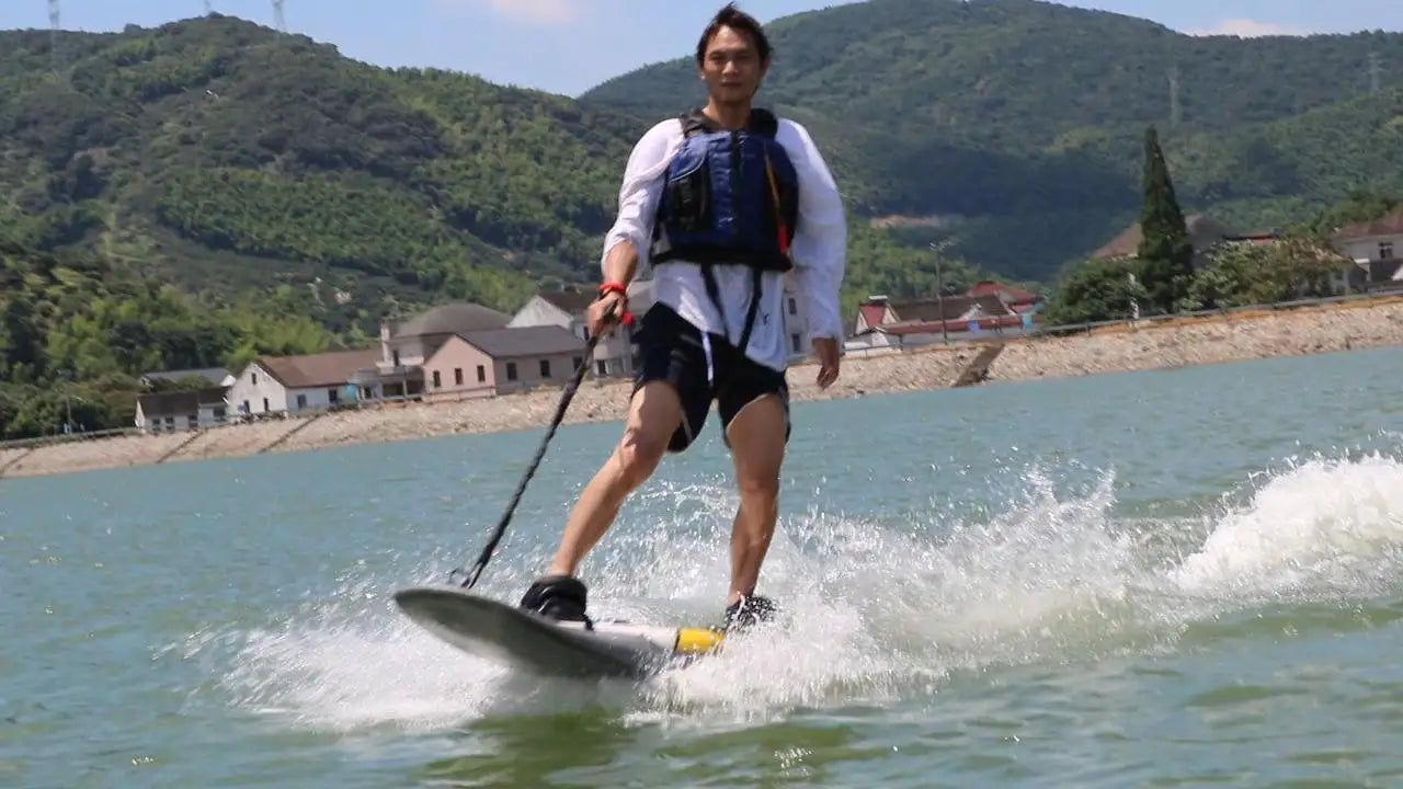 Planche de surf électrique Vicking 12 kW, 55 km/h, hydrofoil