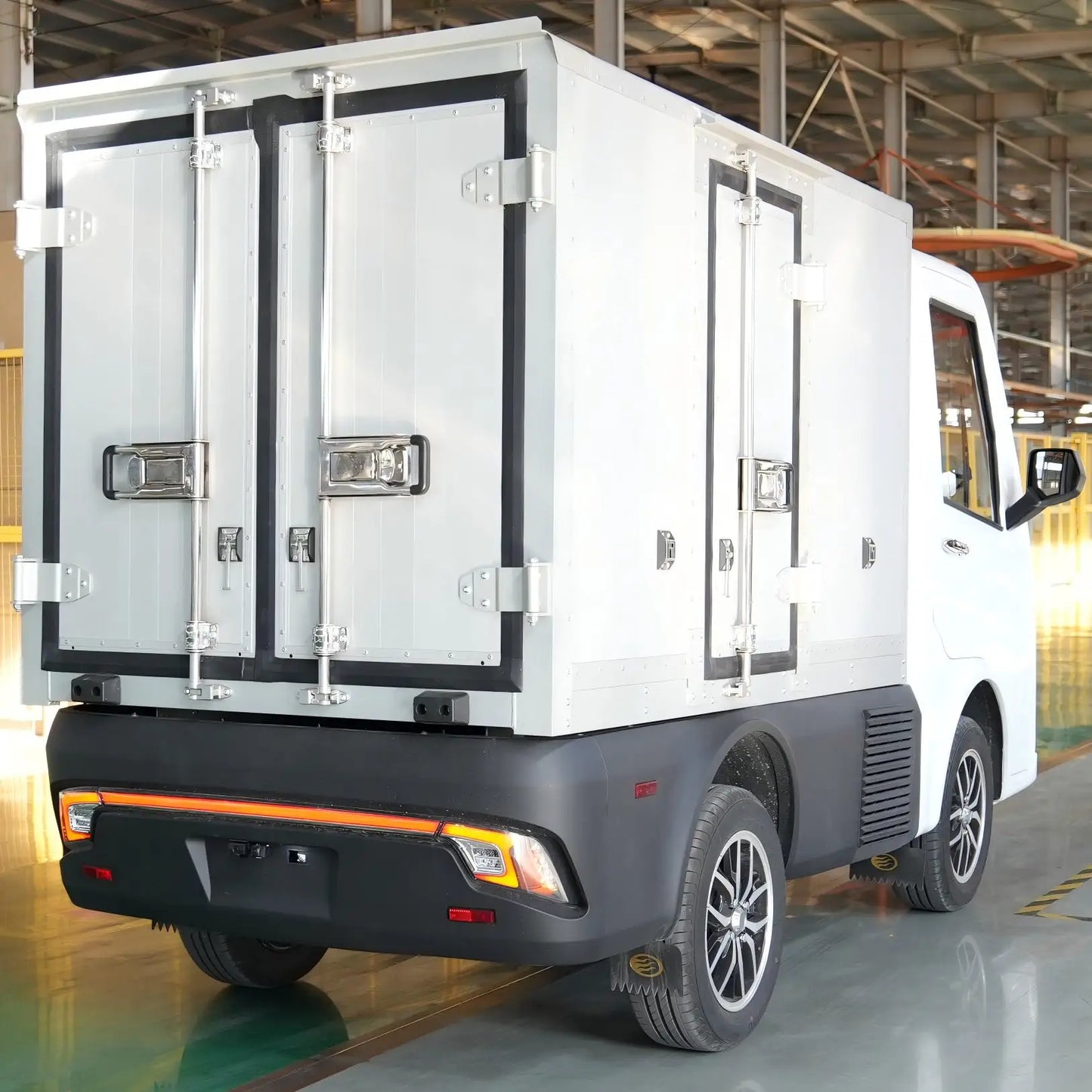 Camionnette Électrique Beemotor 650kg, 300km Autonomie, Vitesse 80km/h
