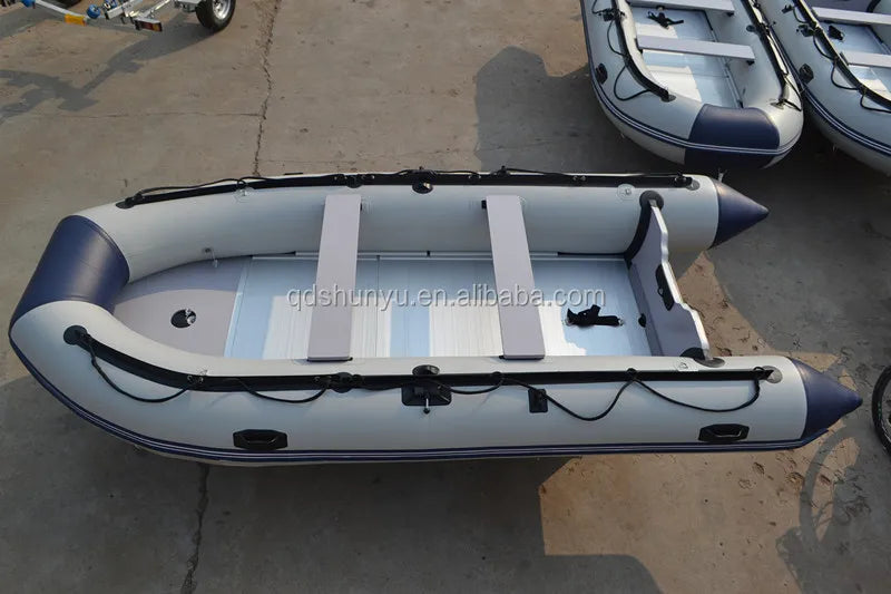 Bateau gonflable CE 320 avec moteur électrique et plancher aluminium