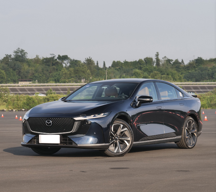 Berline électrique MAZDA EZ6