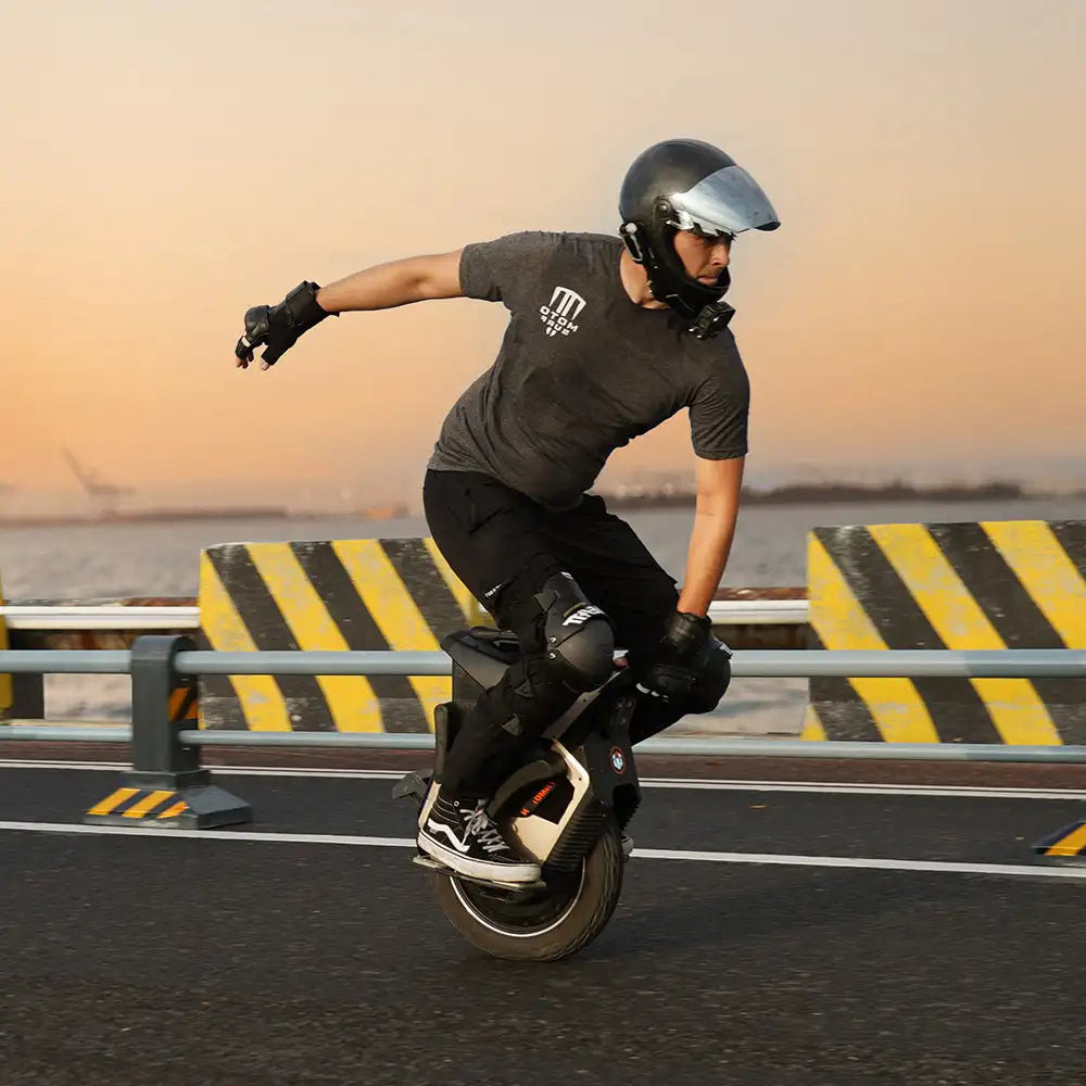 Monocycle Électrique INMOTION V12S 6000W avec Suspension Hydraulique et RideConnect