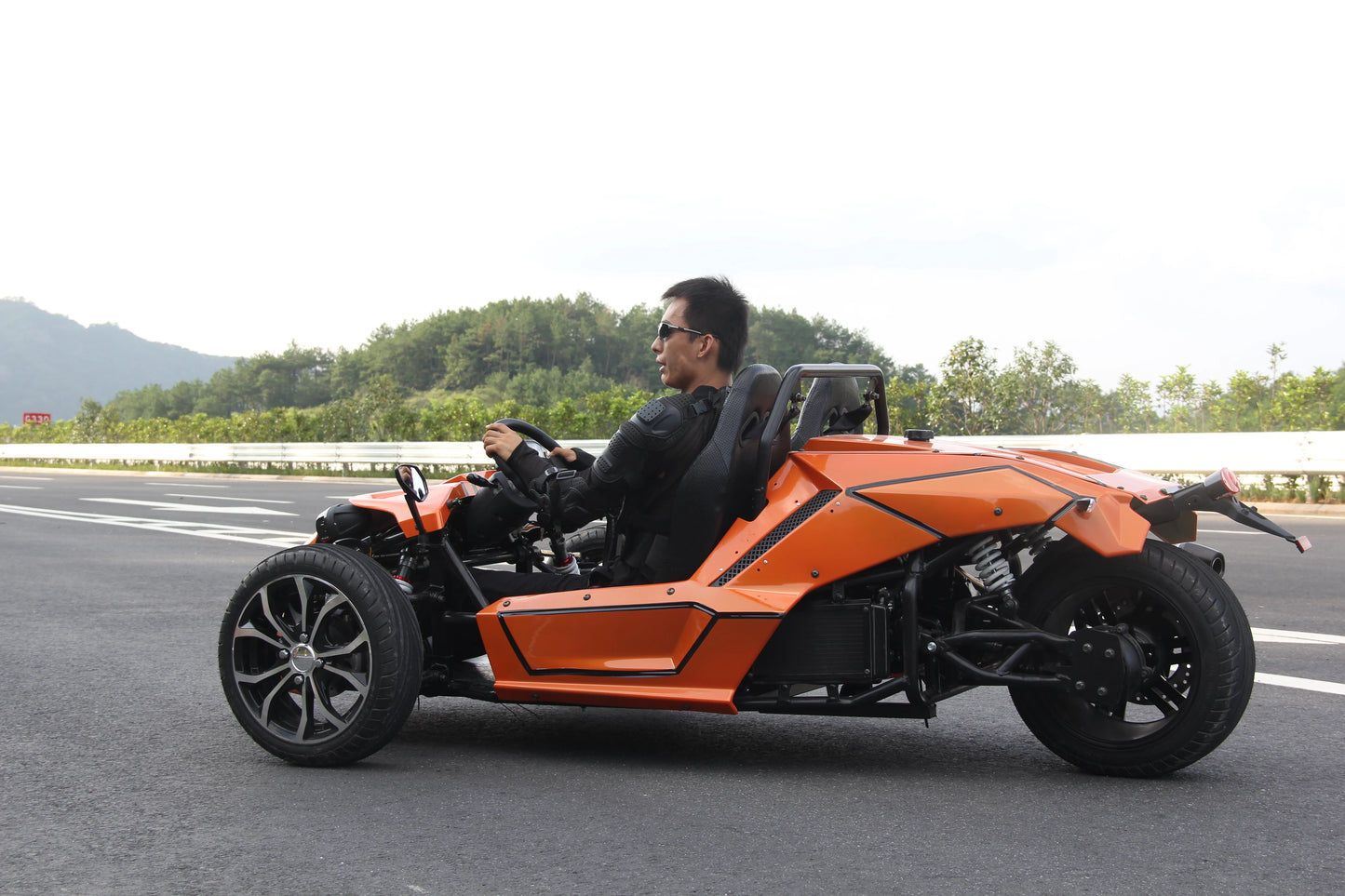 Smart Roadster Électrique Liqian 12000W 72V 150AH Vitesse 120 km/h