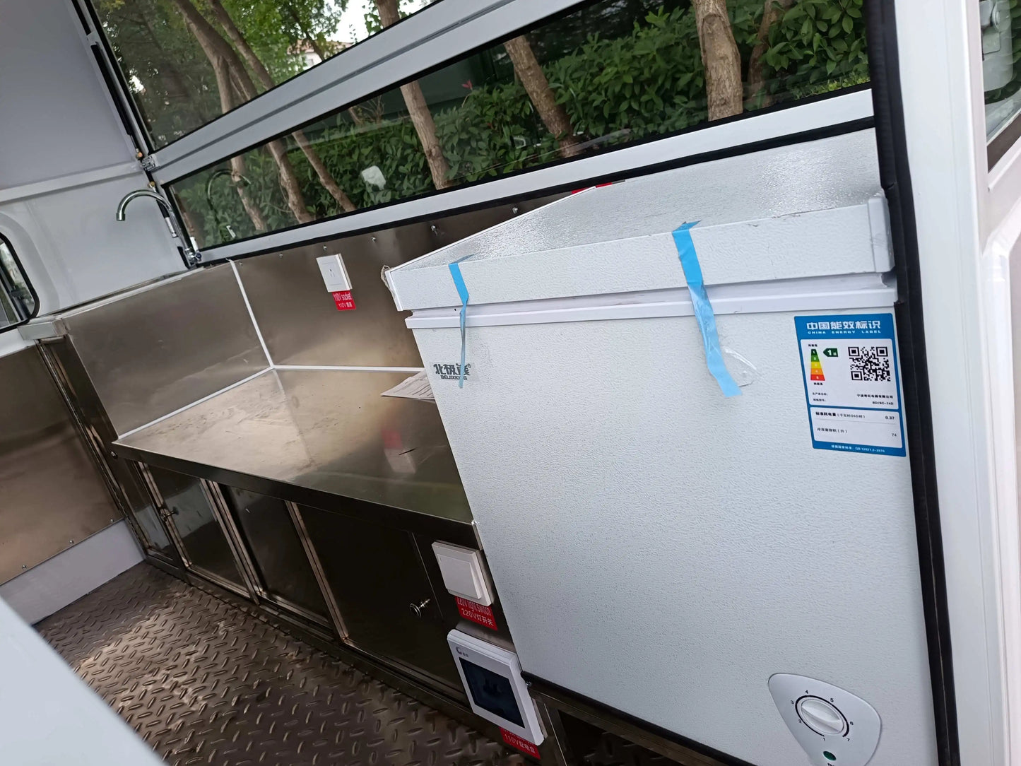 Tricycle Électrique SANSHELL 8kW Camion Glaces Mobile 220V