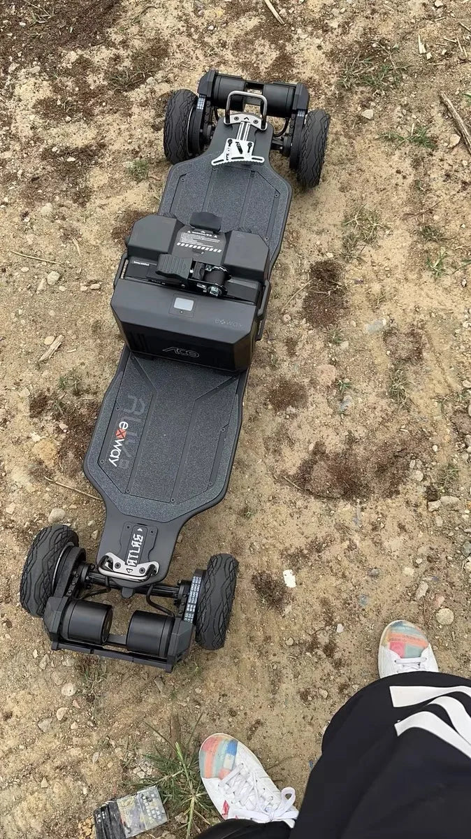 Skateboard Électrique Exway Atlas Pro Gear V2 – 4 roues, 7000W, 35 km d’autonomie