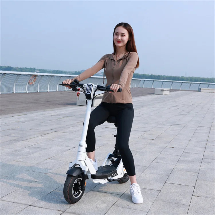 Hoverboard électrique 10 pouces auto-équilibrant – Vitesse 25 km/h, LED, pliable